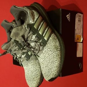 Mens 9.5 Adidas Ultraboost DNA Cookies and Creme Colorway